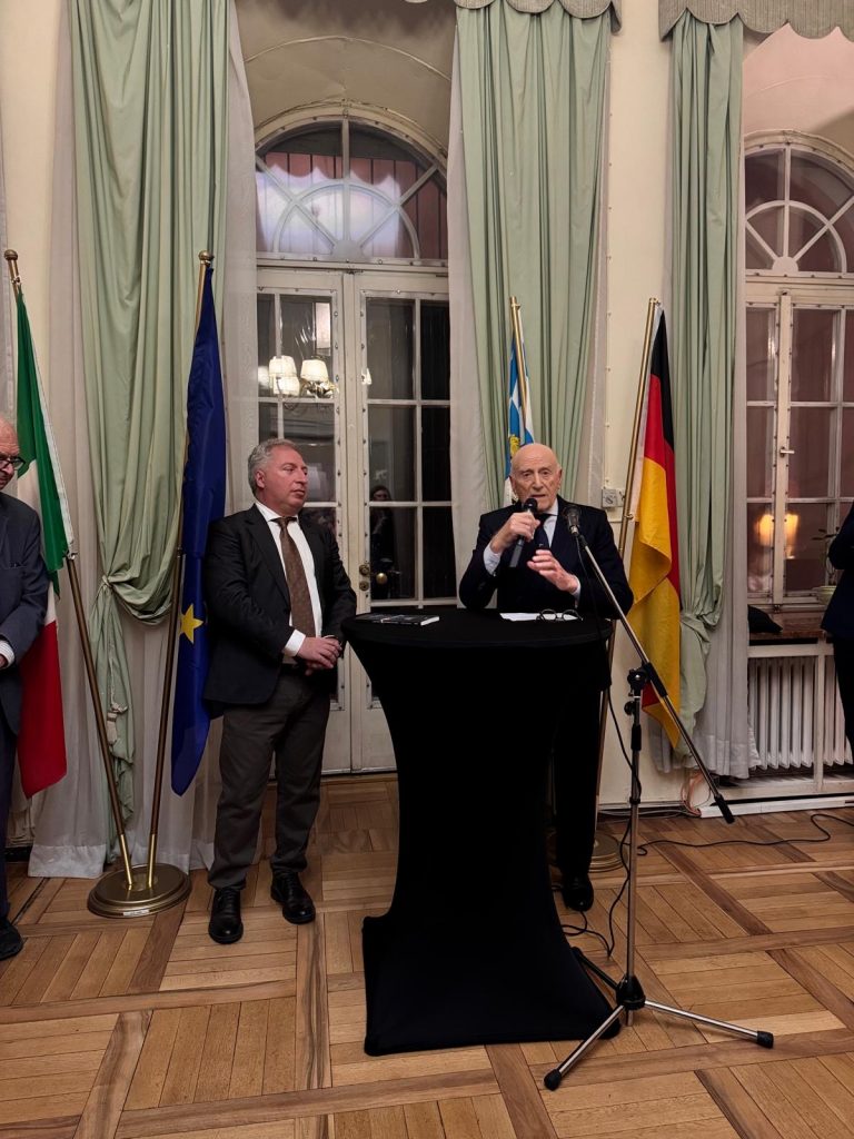 Aldus Manutius, Italienisches Generalkonsulat, Stadtlocke