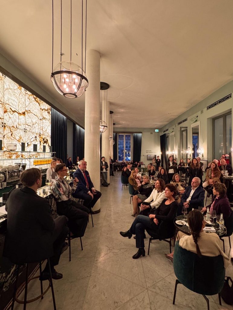 Mercedes Benz Art Collection BMW kulturelles Engagement Bayrische Staatsoper Stadtlocke Heider-Sawall