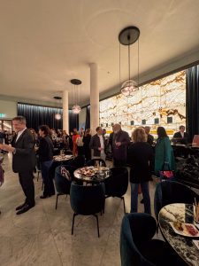 Mercedes Benz Art Collection BMW kulturelles Engagement Bayrische Staatsoper Stadtlocke Heider-Sawall