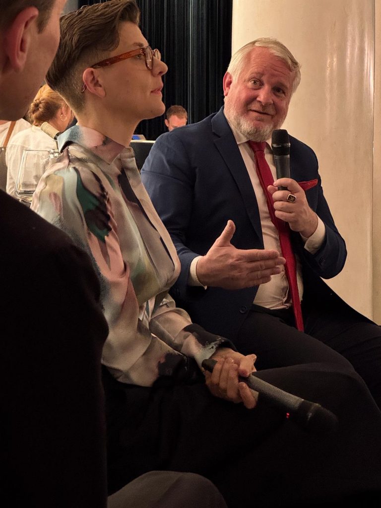 Mercedes Benz Art Collection BMW kulturelles Engagement Bayrische Staatsoper Stadtlocke Heider-Sawall