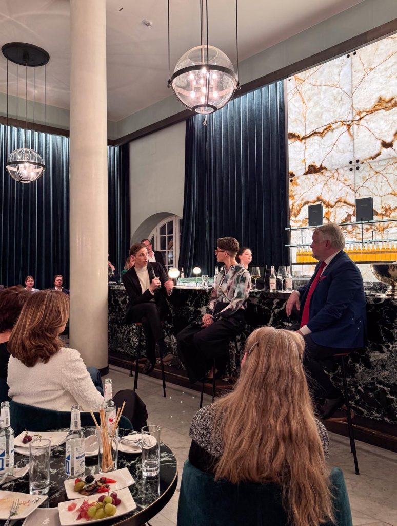 Mercedes Benz Art Collection BMW kulturelles Engagement Bayrische Staatsoper Stadtlocke Heider-Sawall