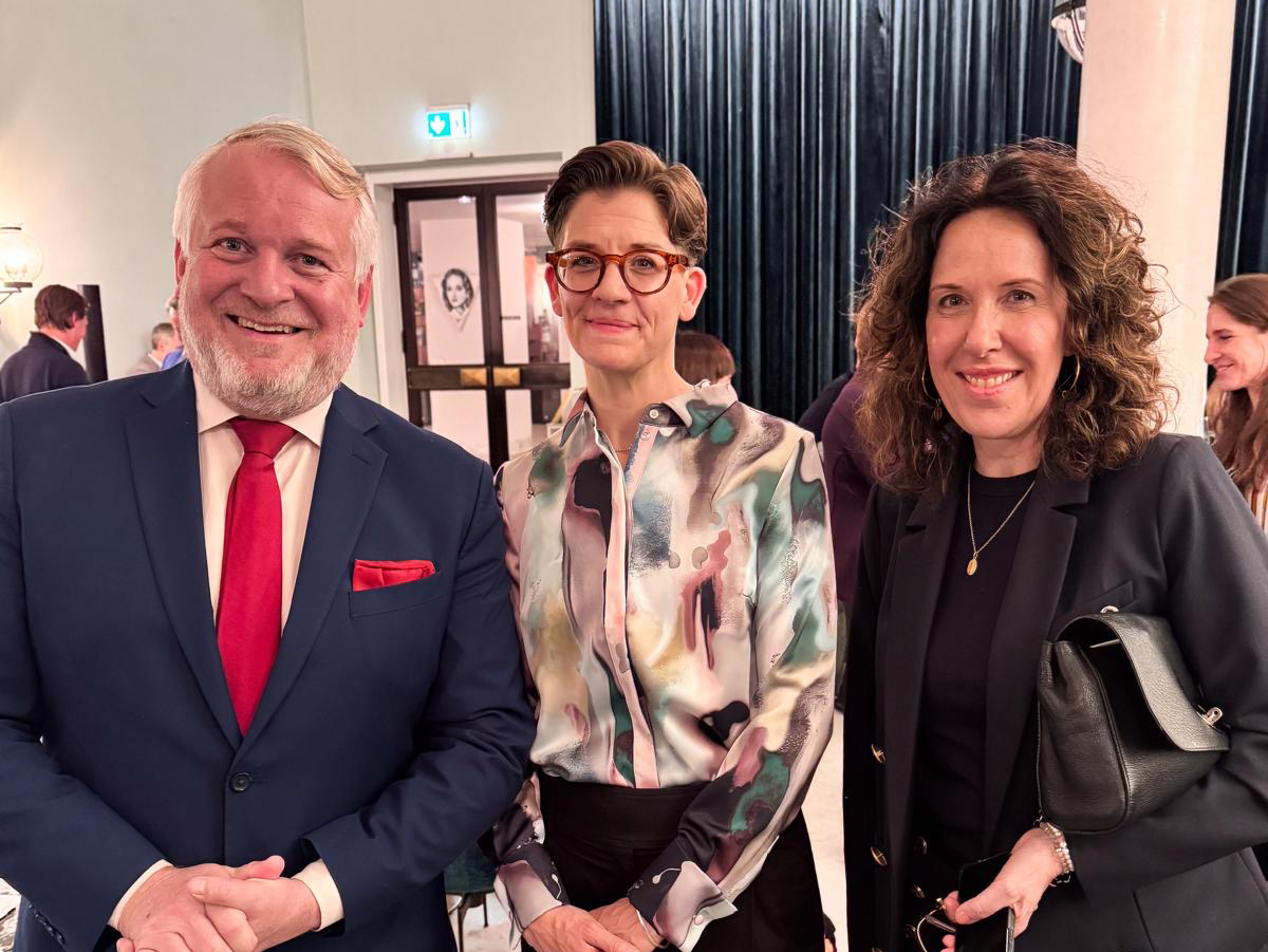 Kampf der Giganten – BMW und Mercedes im Art Talk