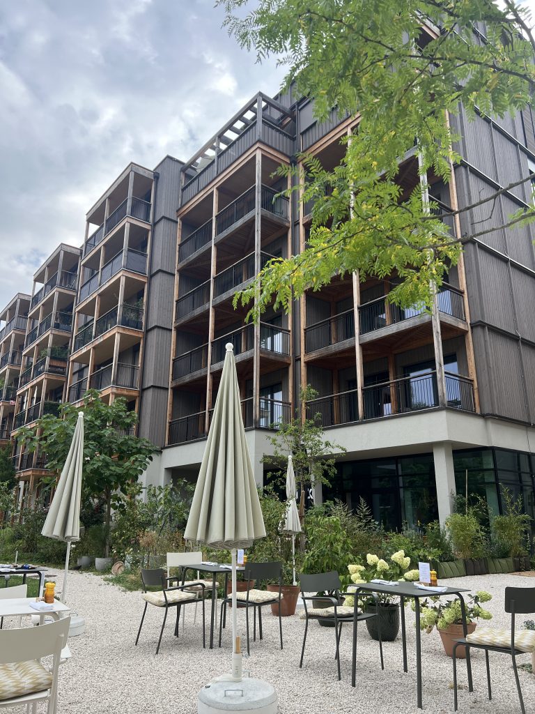Garten zum Frühstücken des Hotels zum Hirschen in Salzburg