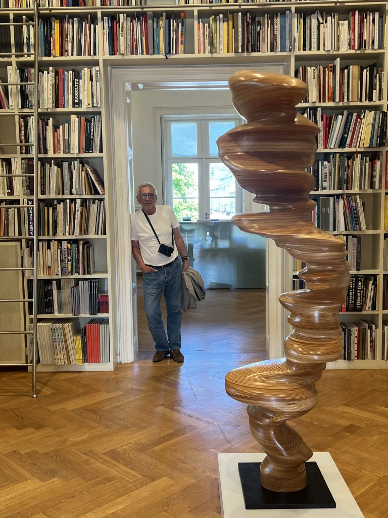 Skulptur von Tony Cragg in der Galerie Ropac in Salzburg