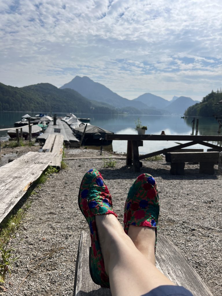 Susanne Graue aka Stadtlocke am Fuschlsee in Österreich