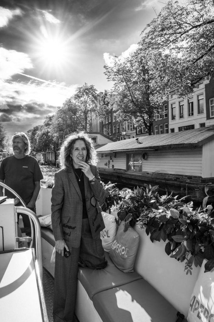 Susanne Graue aka Stadtlocke während einer Grachtenfahrt