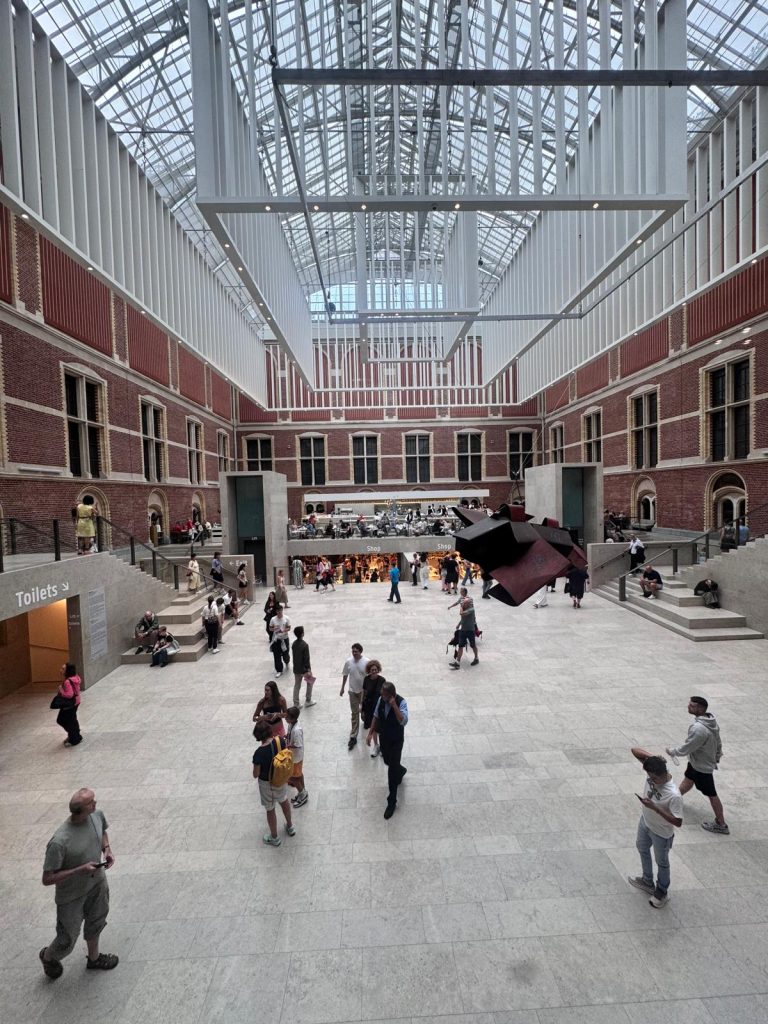 Blick ins Reichsmuseum Amsterdam