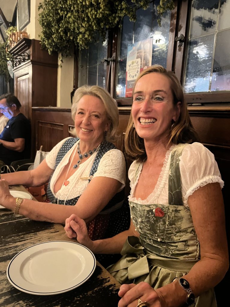 Marianne Wille (Dallmayr) und Ina Dreyer-Rifesser